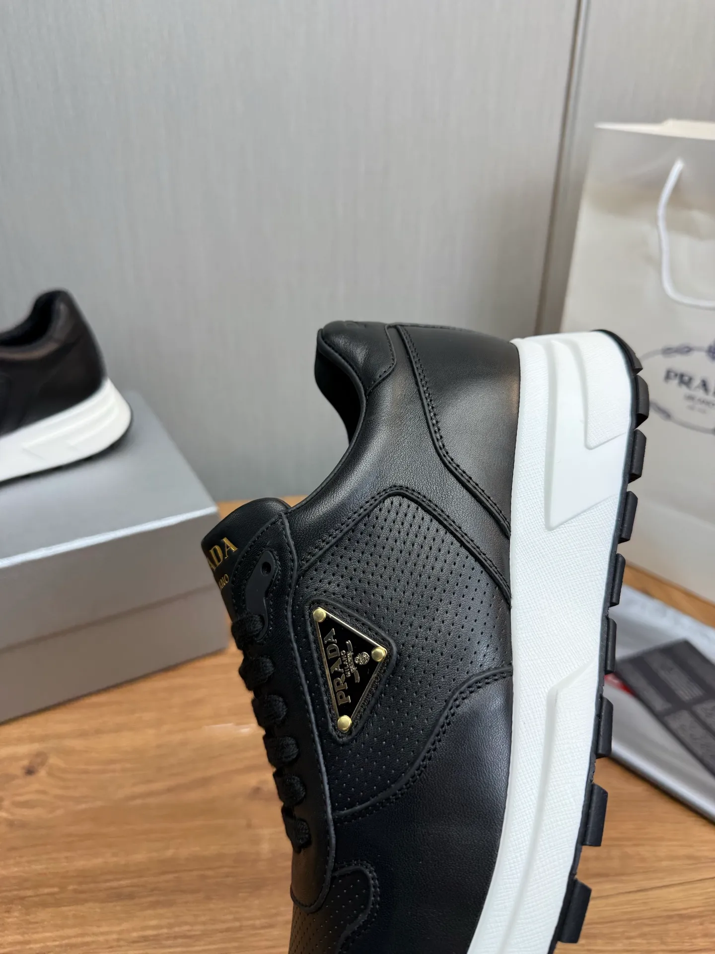 Men's shoes 💰580💰 [PRADA] Men's shoes are popular in the counter, official website is synchronized, 1 high-quality shipment ✔️Original cowhide punching + cowhide lining, 1🆚1 replica, original sole, 38-45 (45 customized, non-refundable)
